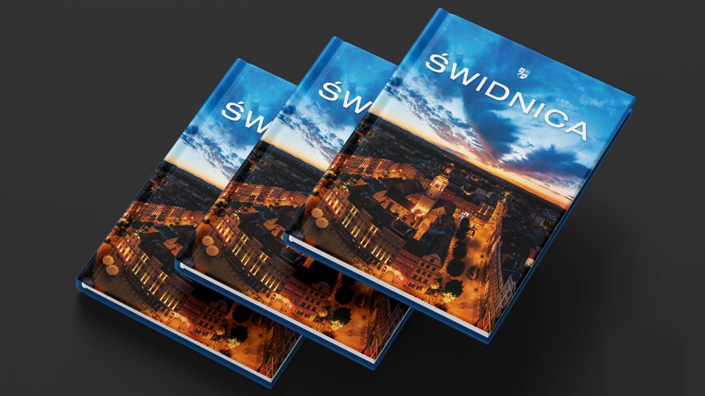 Kościół z daleka i z bliska